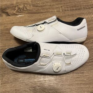 SOLD Shimano RC3 Cycling Shoes (EU 45 - Men’s 10.5-11.0)